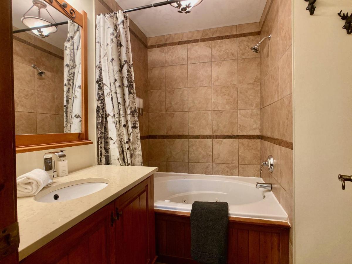 Le Plateau By Tremblant Vacations Apartment มงต์-ทร็องบล็องต์ ภายนอก รูปภาพ
